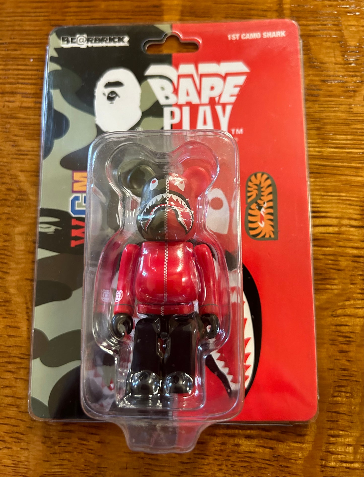 BAPE Play 1st Camo Shark Bape 100% Red Bearbrick figurine